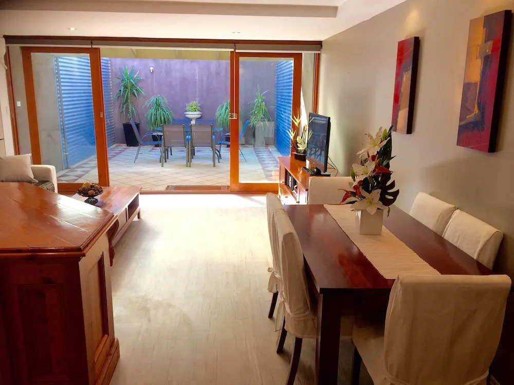 Luxury 2B Townhouse in North Adelaide