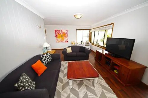 Breakaway, 11 Scott Street