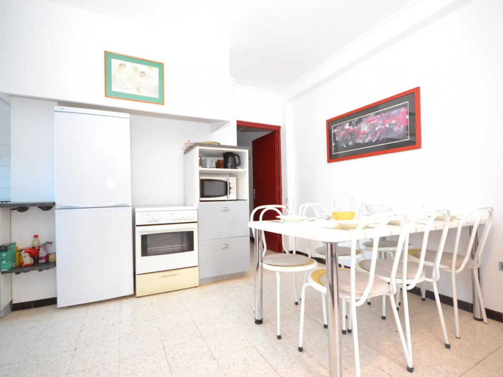 Beautiful Apartment in Mèze with Swimming Pool