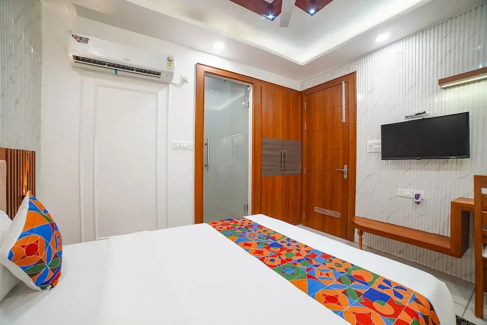 FabHotel Eminent - Patel Nagar, 0riental University
