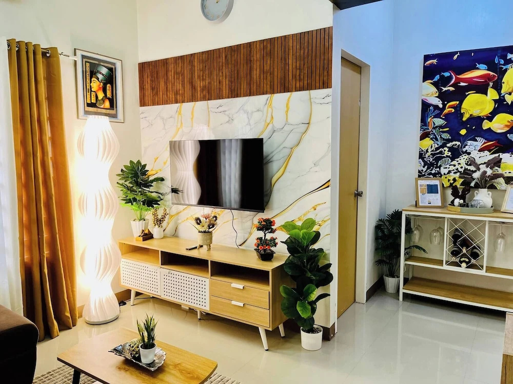 Bloomstone - 2BR Family Suite in Gensan