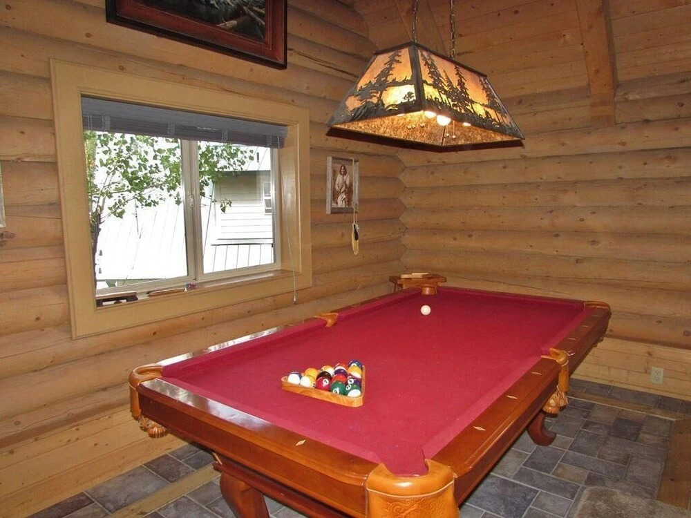 080 - Moonshadows Log Cabin