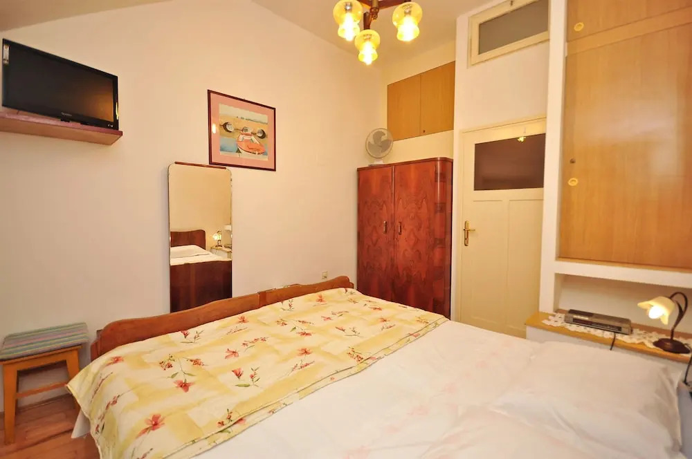 Apartments Mladen