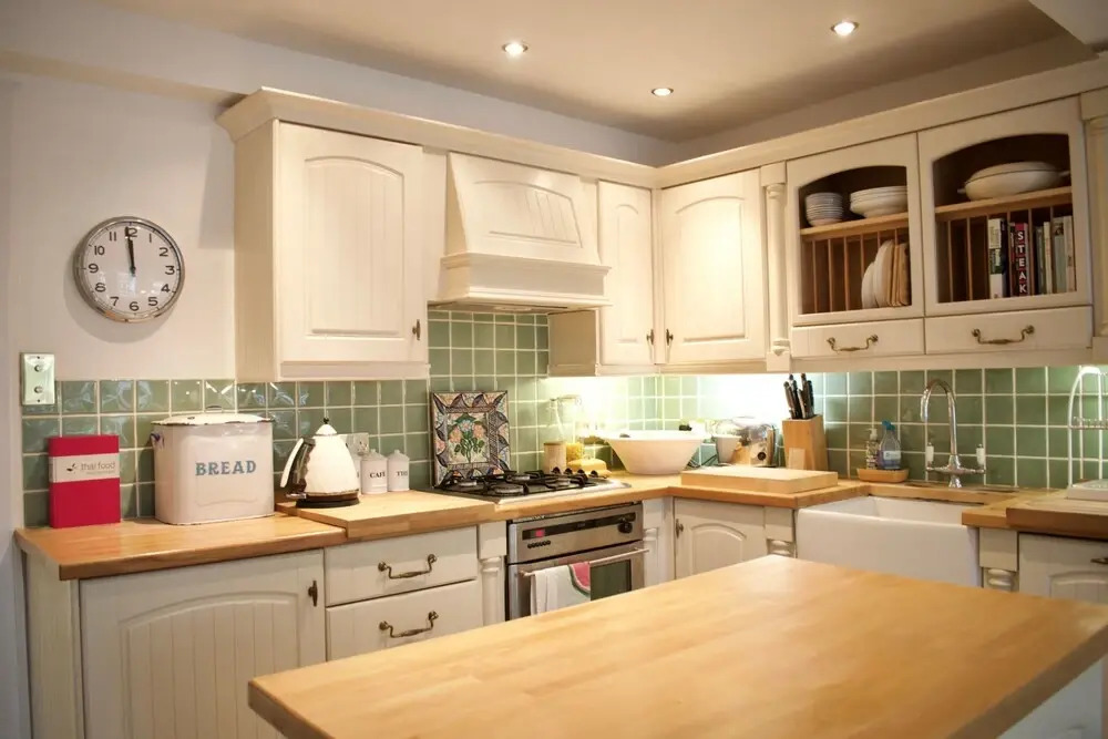 Central, Garden Flat, Sleeps 4, Perfect Location