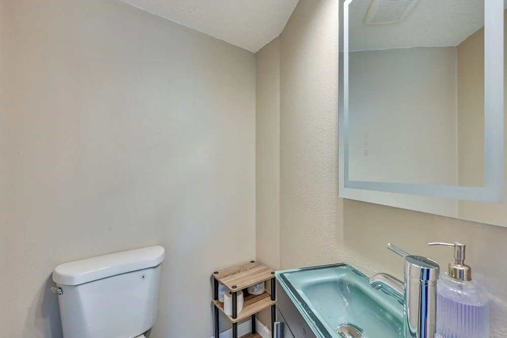 Dock & Beautiful Views! Spacious Bellows Lake Gem