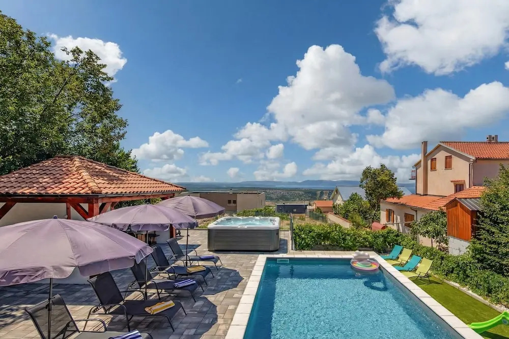 Villa Natali With Pool And Sea View
