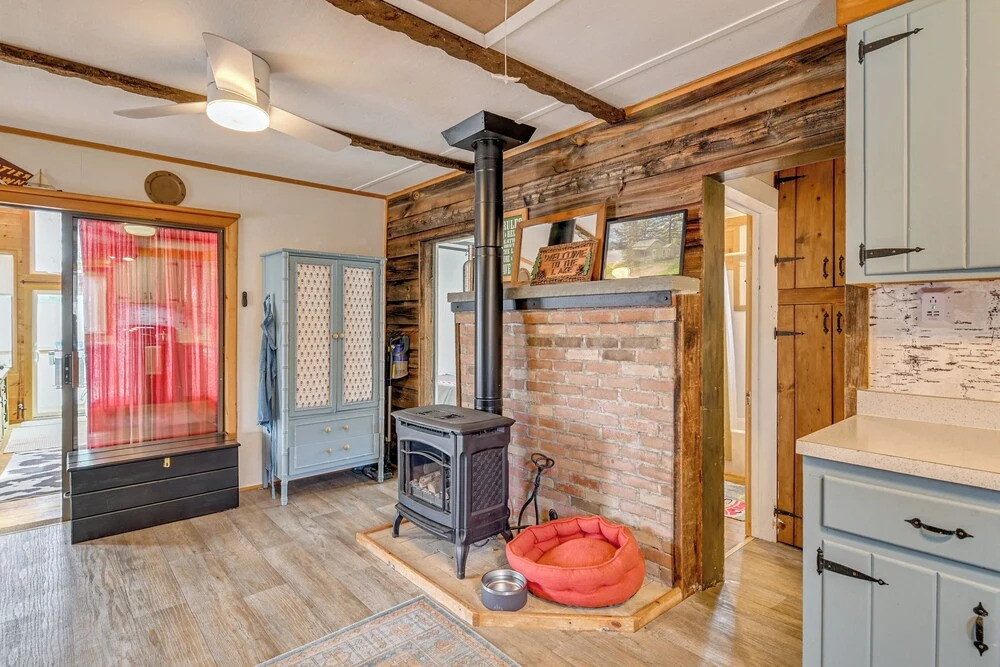 Cabin w/ Shared Beach & Great Views, Walk to Town