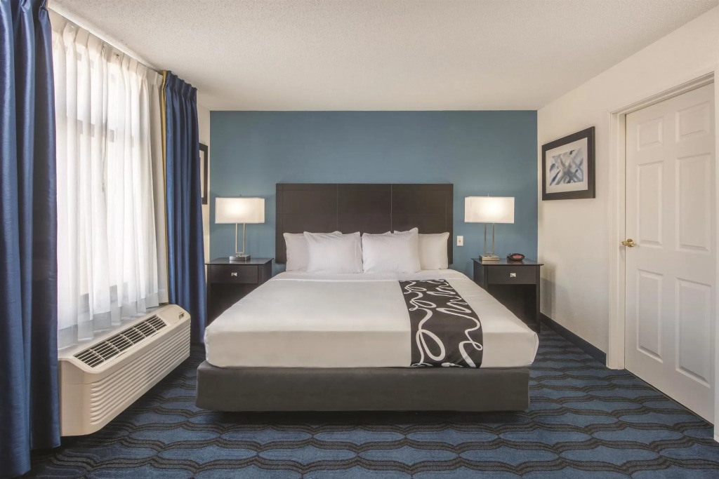 La Quinta Inn & Suites St. Louis Airport - Riverport