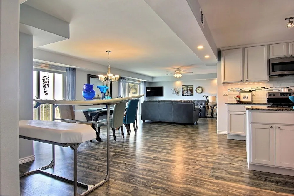 Island 107 3 Bedroom Condo