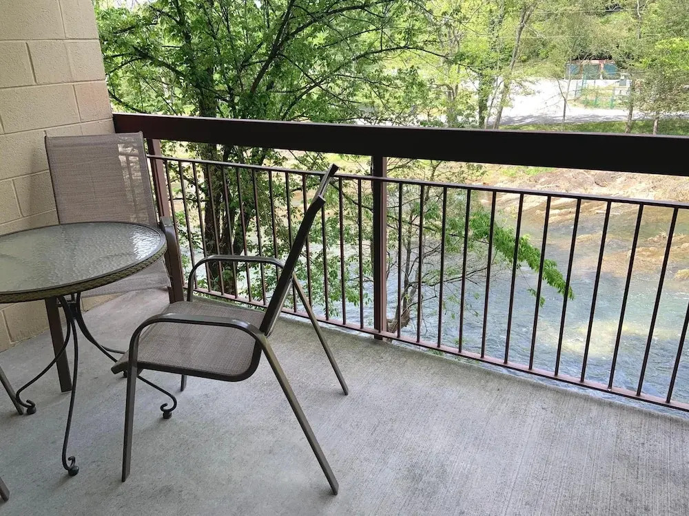 Cedar Lodge 102
