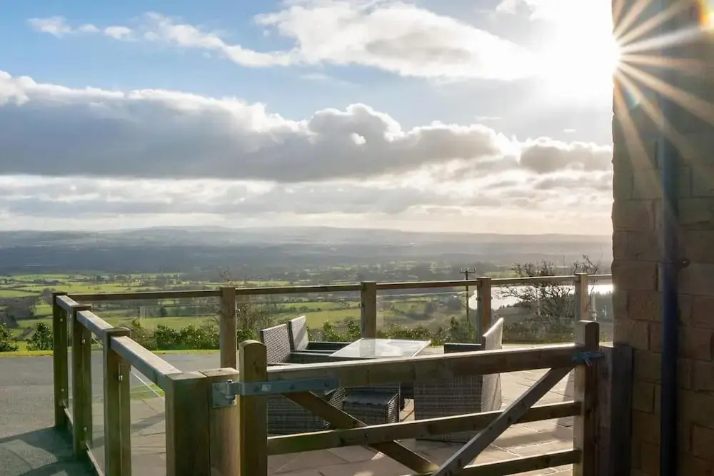 Pendle View Sleeps 8 with Hot Tub