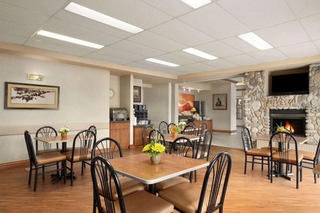 Prairie Crest Red Deer by IHG