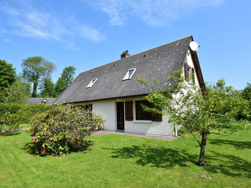 Serene Holiday Home in Saint Pierre le Vieux with Garden