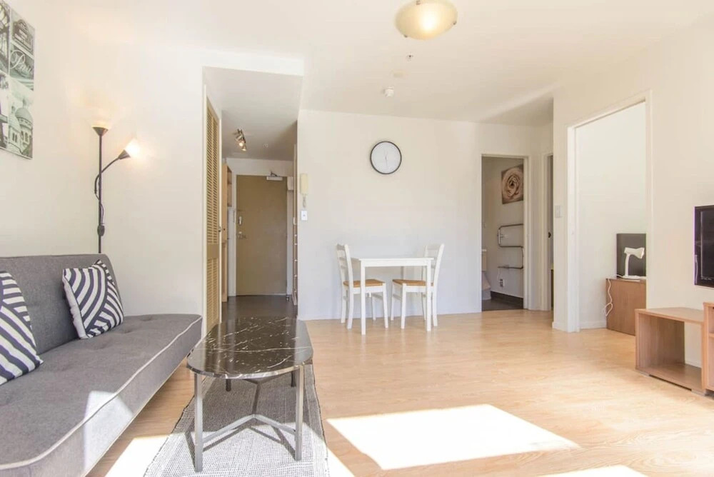 Modern 2 Bedroom Apartment in the CBD