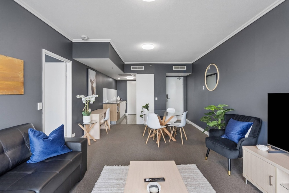 Bright 1-bed Retreat in Charlotte Towers