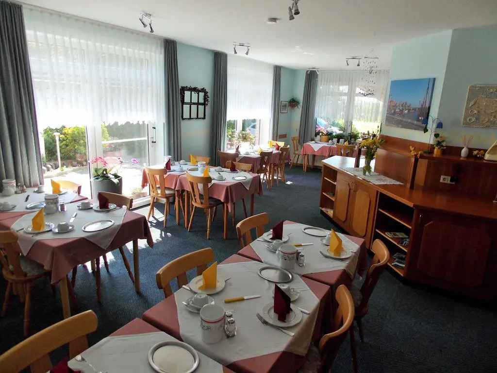 Garni Hotel-Pension Holum