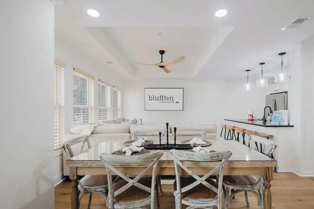 Lowcountry Landing! 3-story Townhouse in Old Town's Promenade