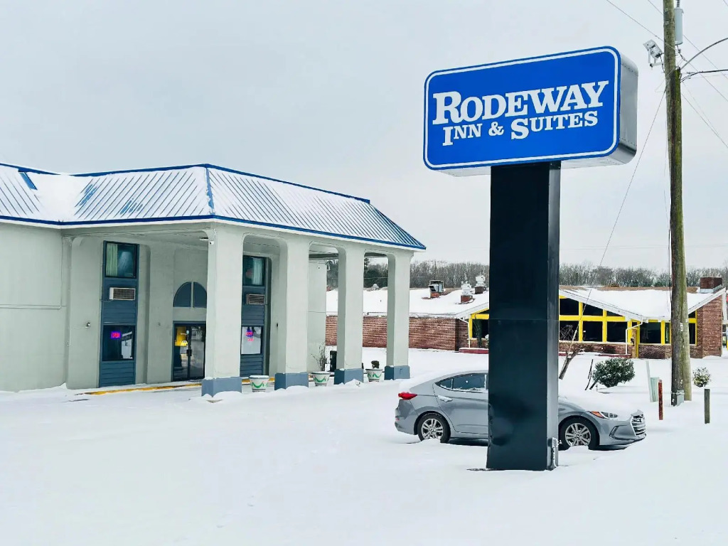 Rodeway Inn & Suites Plymouth Hwy 64