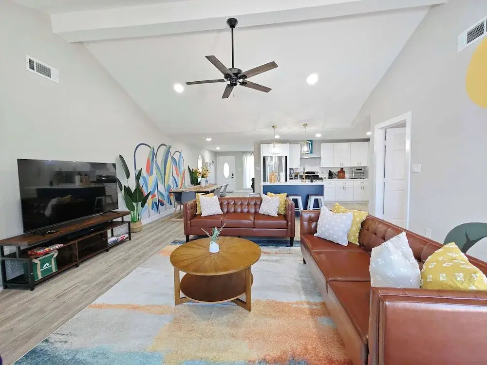 Sageview Cottage 4 BDR w/ Pool, Pet Friendly!