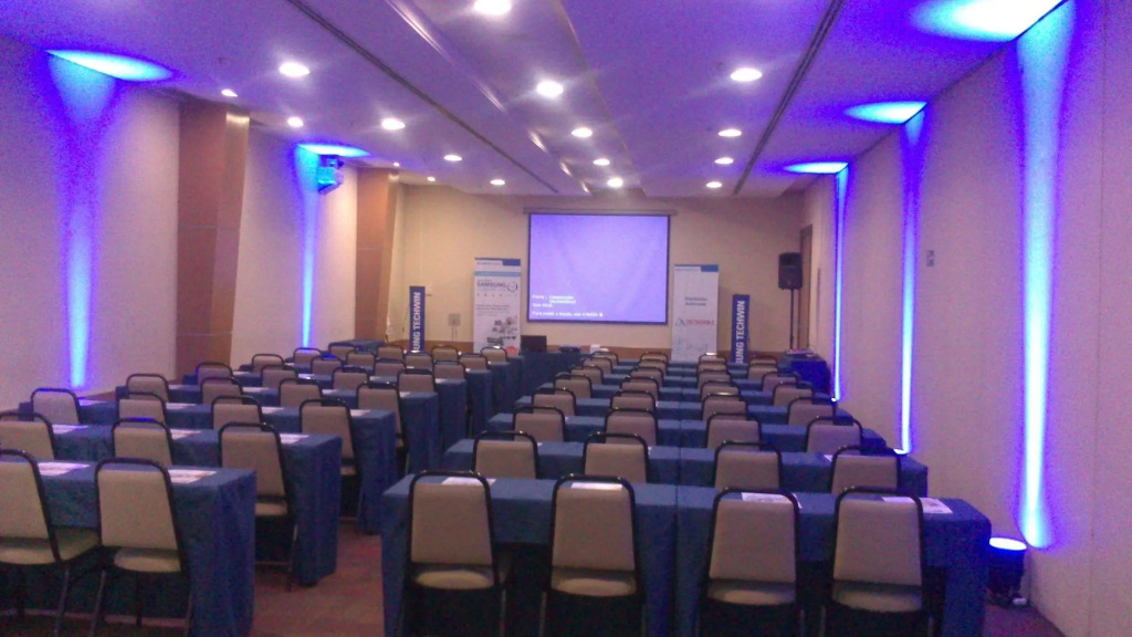 FLAT NO MERCURE BRASÍLIA LIDER, COM LIMPEZA DIÁRIA GRÁTIS, AO LADO DA ESPLANADA DOS MINISTÉRIOS, ESTÁDIO MANÉ GARRINCHA E CENTRO DE CONVENÇÕES, COM PISCINA, ACADEMIA, RESTAURANTE, RECEPÇÃO 24HS By REI DOS FLATS