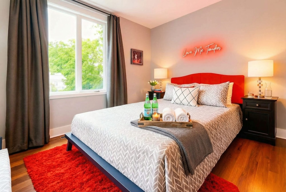 Elvis-themed 13 Beds Rooftop City Views