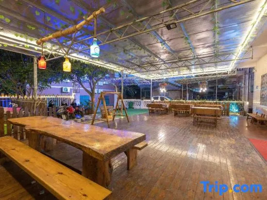 Weizhou Island Xinya Juzhu B&B (Nanwan Street Shiluokou Beach Scenic Area)