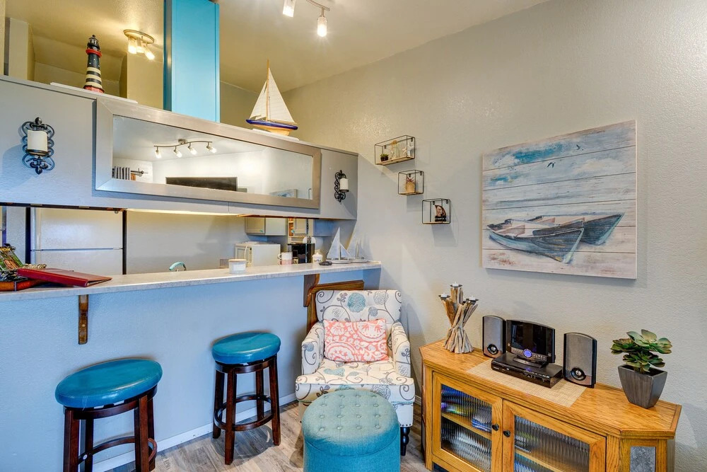 Dog-friendly Ocean Shores Condo w/ Balcony & Views