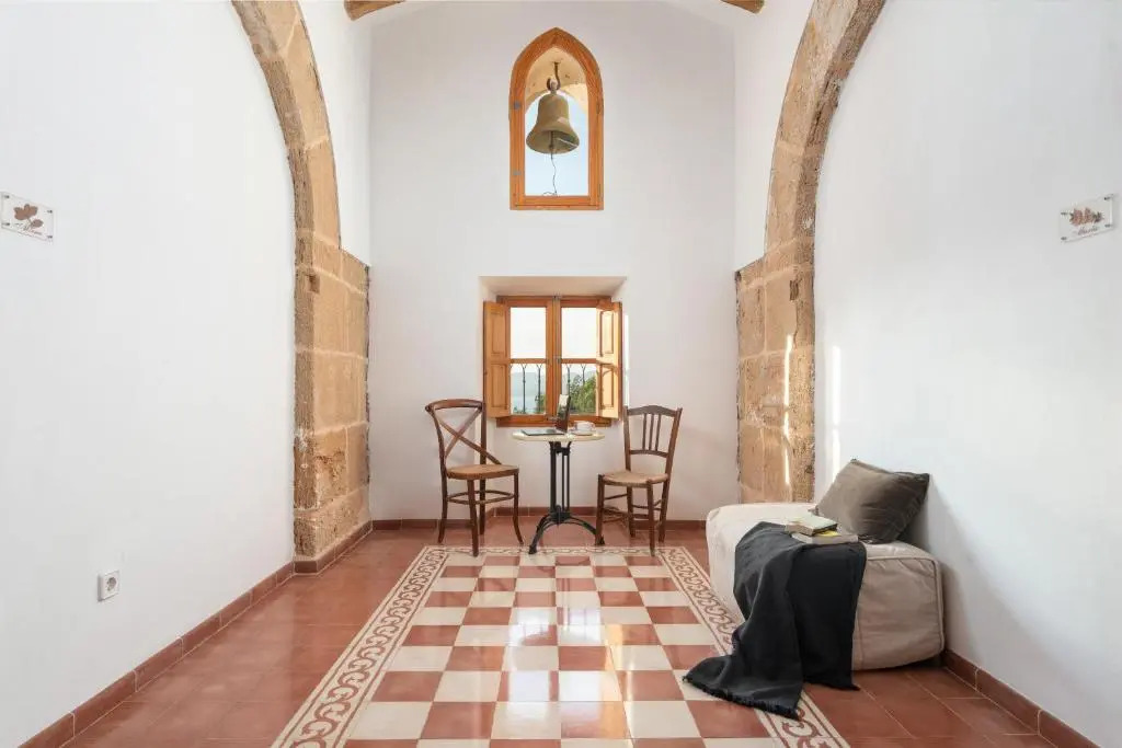 Petit Hotel Hostatgeria La Victoria