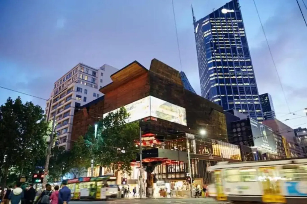 Bright 1BR1BA in MEL CBD+Balcony +wifi