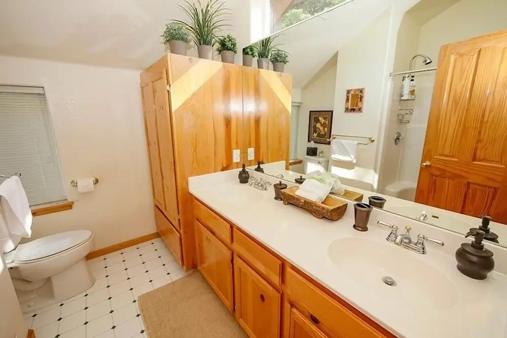 1884 Bakersfield 5 Bedrooms 4 Bathrooms Home