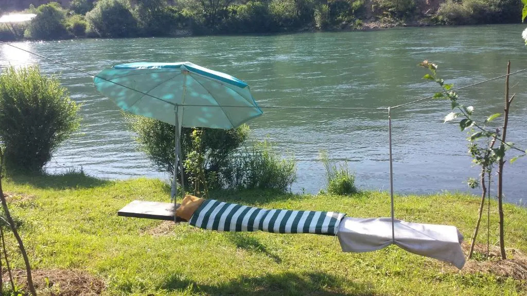 Vikendica pored Drine Foča