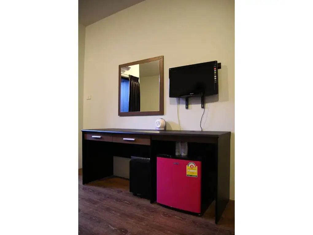 Bedroom 77