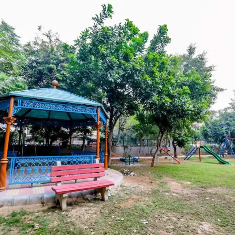 Studio Apartment With Patio gym Near Global Foyer