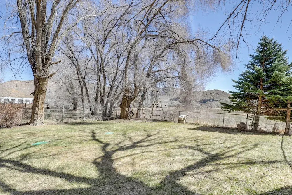 Cozy Helper Home w/ Fenced Yard, Pets Welcome