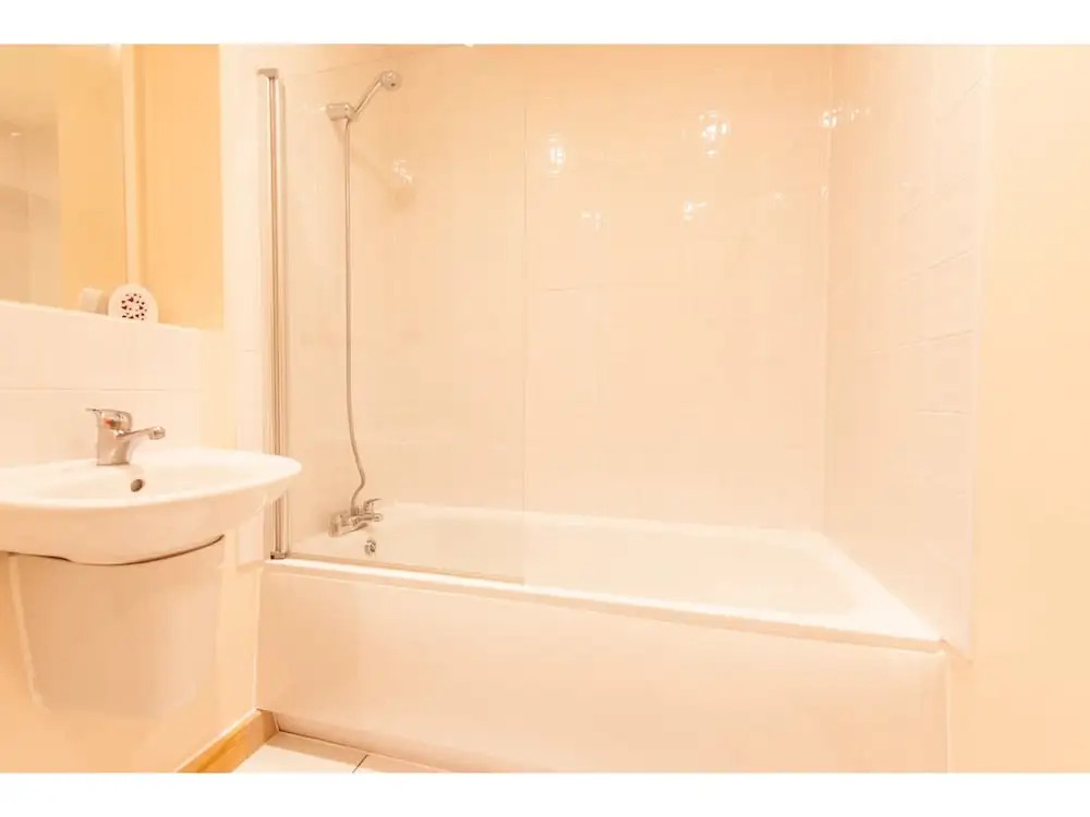 Spacious Riverside Flat for 4 in Stratford