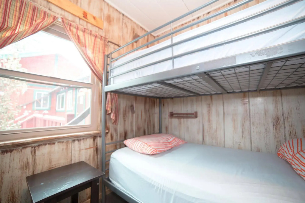 ITH Big Bear Lake Hostel & Lodge