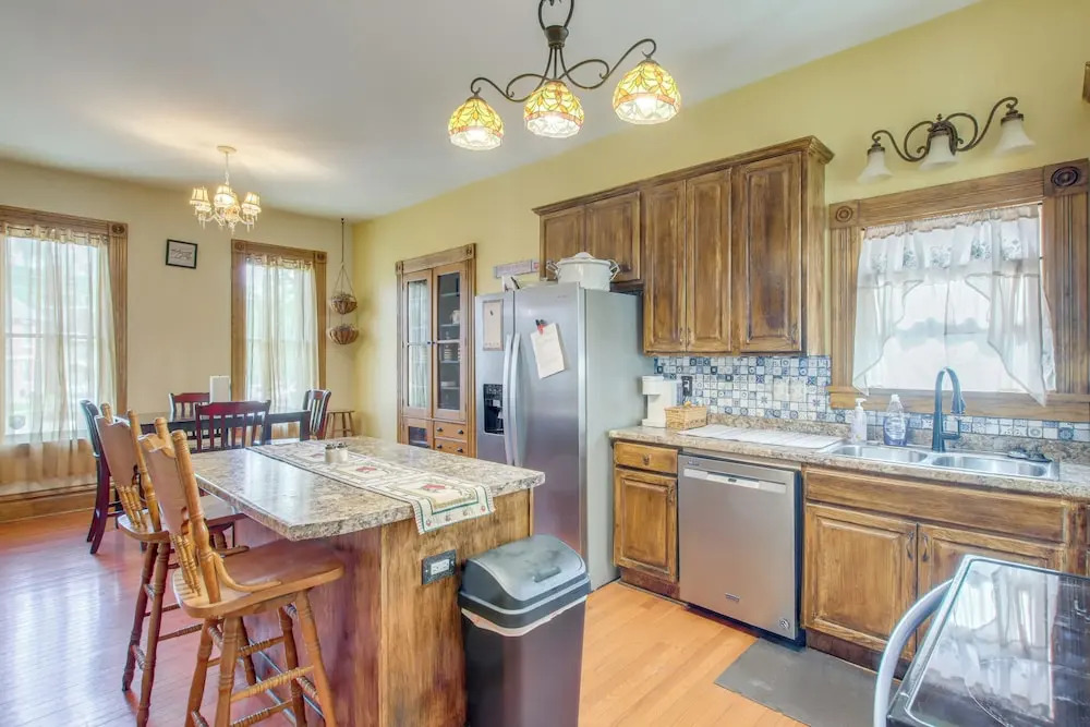 < 1 Mi to Downtown: Historic Dubuque Gem!
