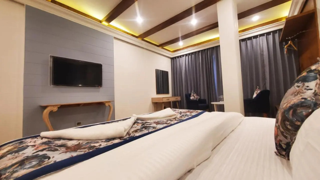 Hotel Sapling Mussoorie - 500 Mtr from Picture Palace Mall Road