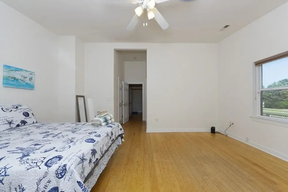 Harbor Delight On The Bay - Private Sandy Beach! 4 Bedroom Home by RedAwning