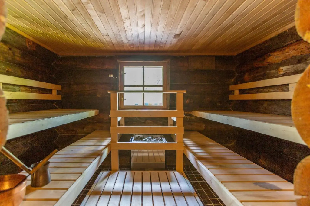 Kuukkeli Log Houses Teerenpesä