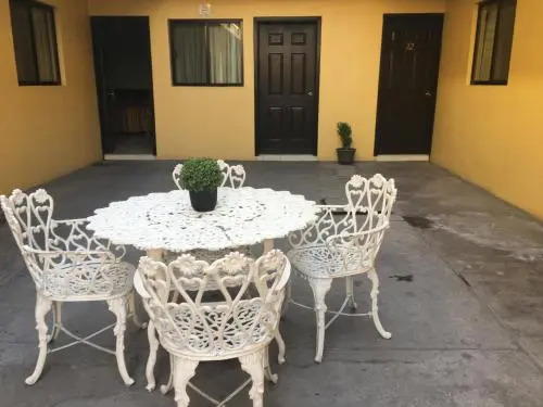 Hotel Flores Hills
