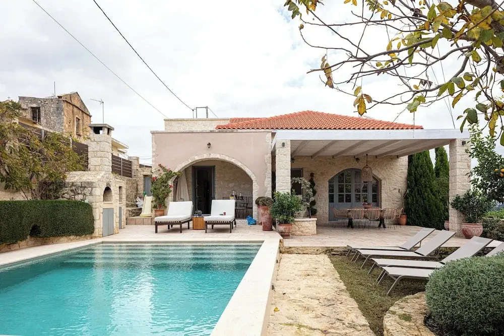 Artemis Apollonas Villa