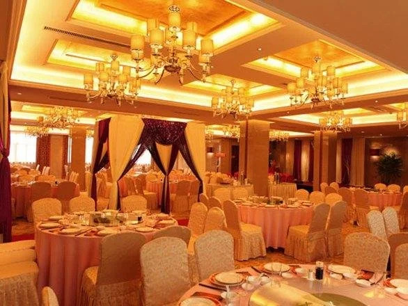 Holiday Hotel