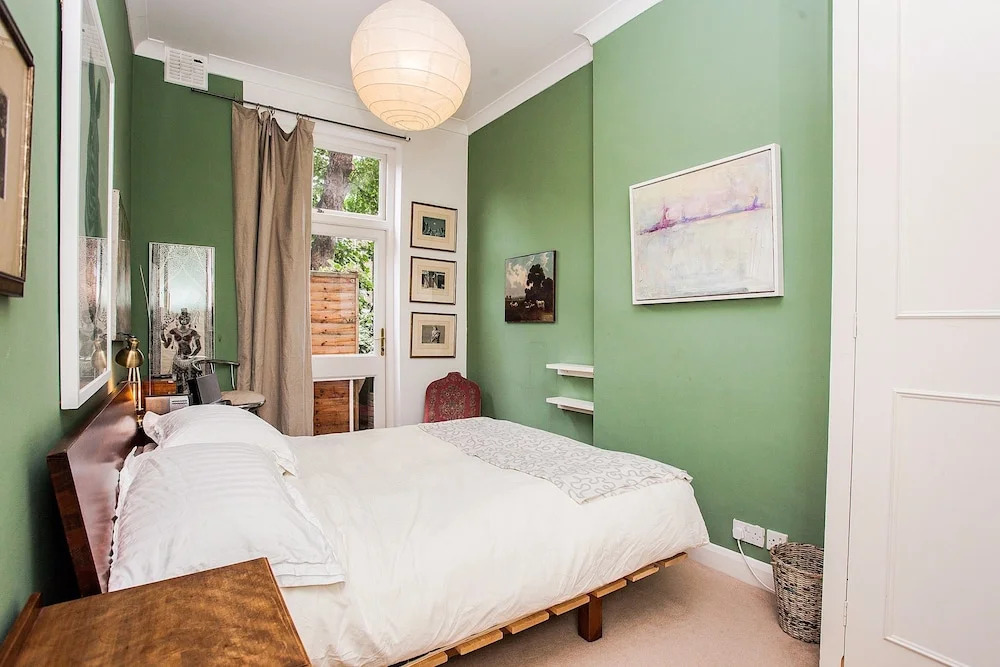 Fantastic 1Bed Apartment with Private Garden