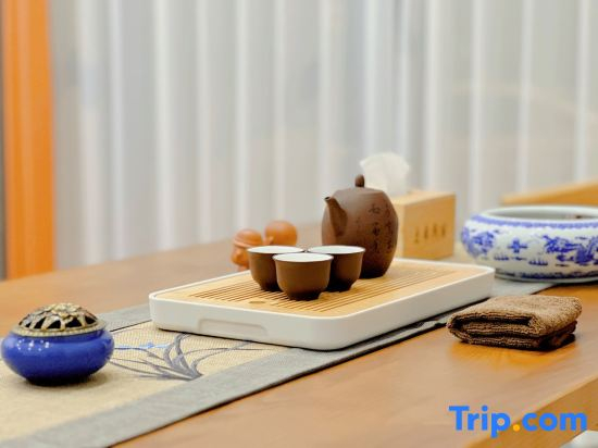 Xiangshan Xilai Homestay (People's Square Subway Dancheng Station)
