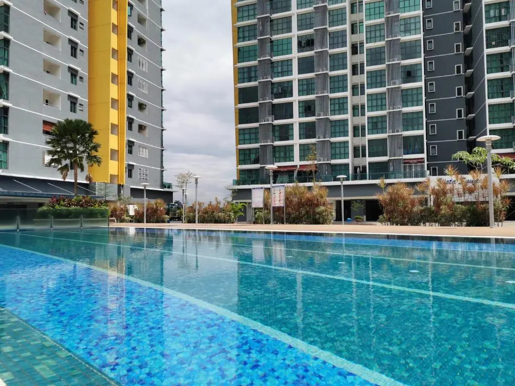Vista Alam Studio Units - Pool, food court
