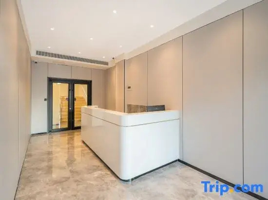 Huayu Hotel (Beijing Gaomidian North Subway Station Peking University Hospital)