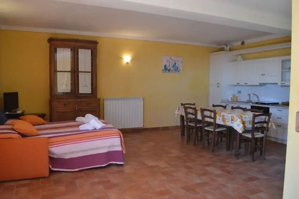Large Apartment With Shared Swimming Pool in Crete Senesi