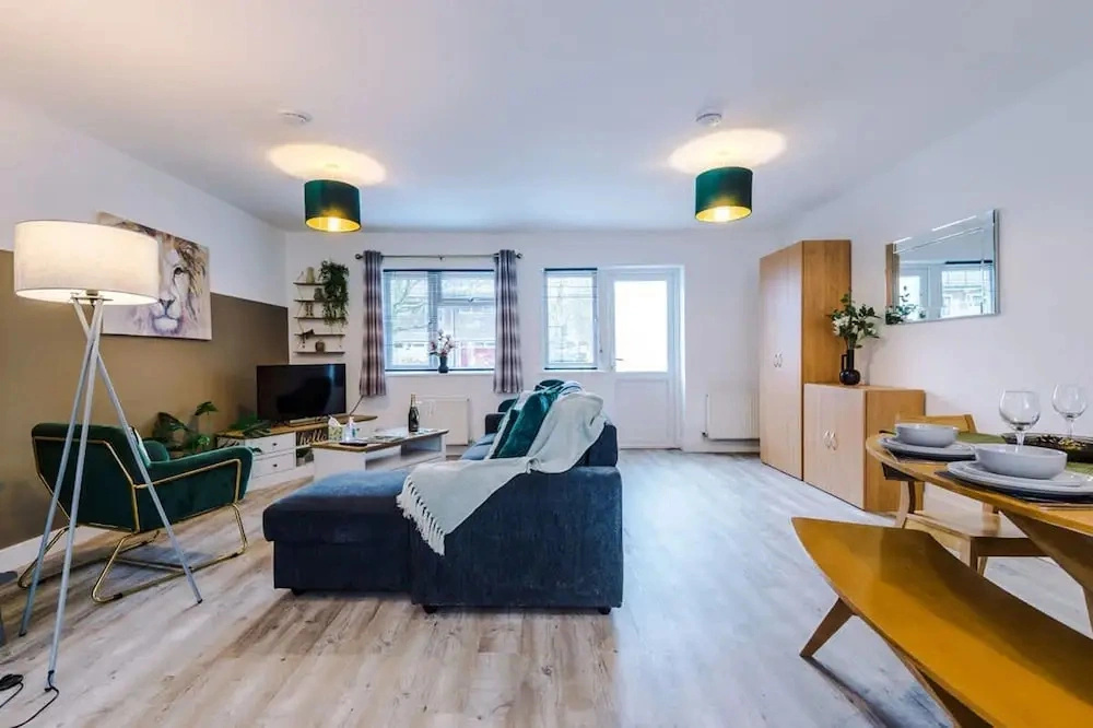 Spacious House Incredible Location Free Parking