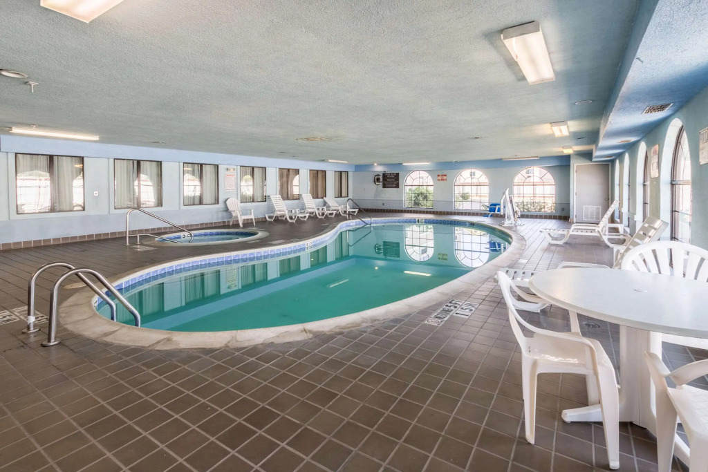 Quality Suites Burleson - Ft Worth